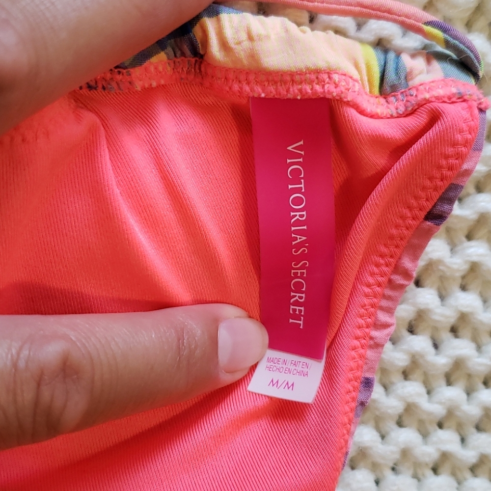 VS String Bikini - Picture 3 of 3